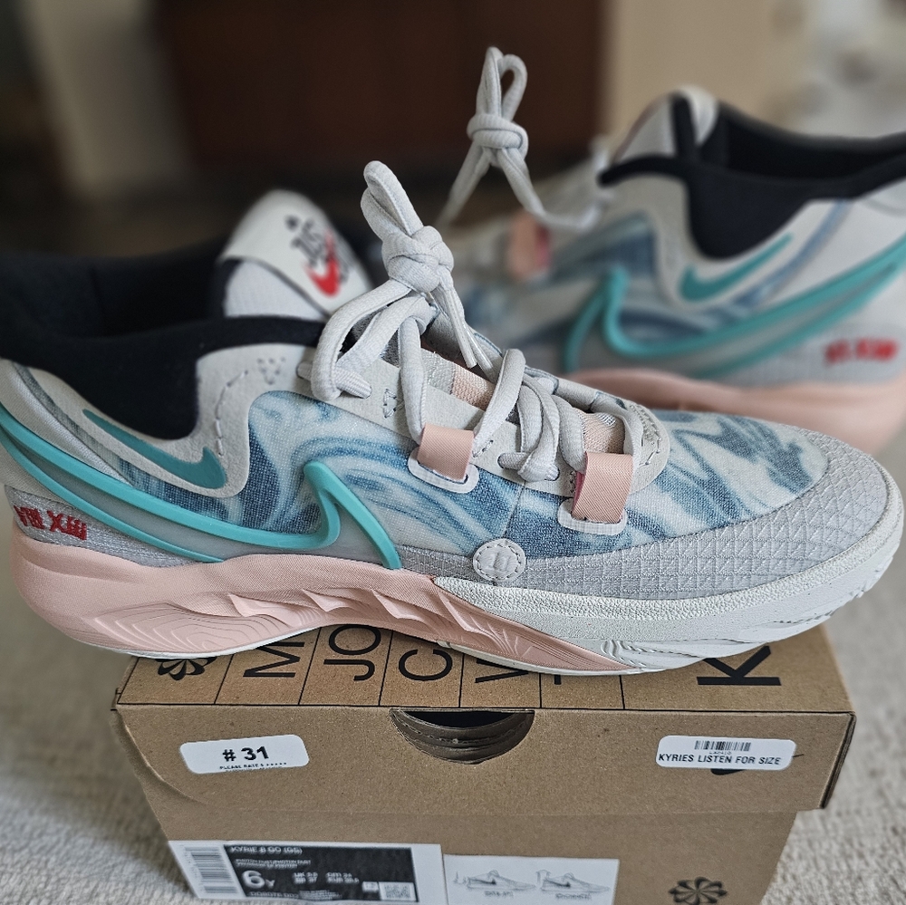 6y NEW NIKE KYRIE 8 GO (GS) Photon Dust Photon Dust KIDS SIZE 6Y / 7.5W